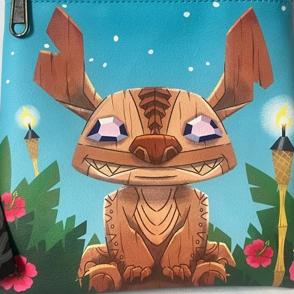 Loungefly - Disney Stitch Tiki Passport Bag - Entertainment Earth Exclusive NWT - Picture 5 of 11